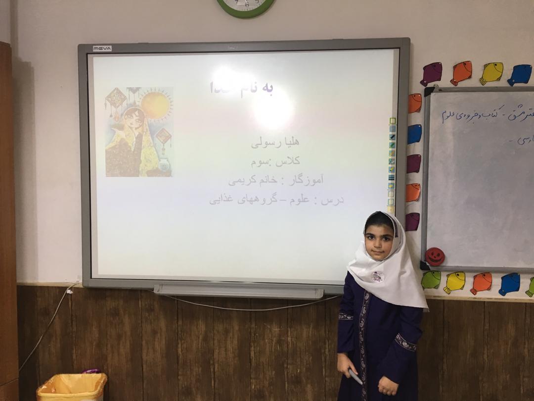 کنفرانس هلیا رسولی در مورد فواید مواد غذایی و پذیرایی از دوستانش